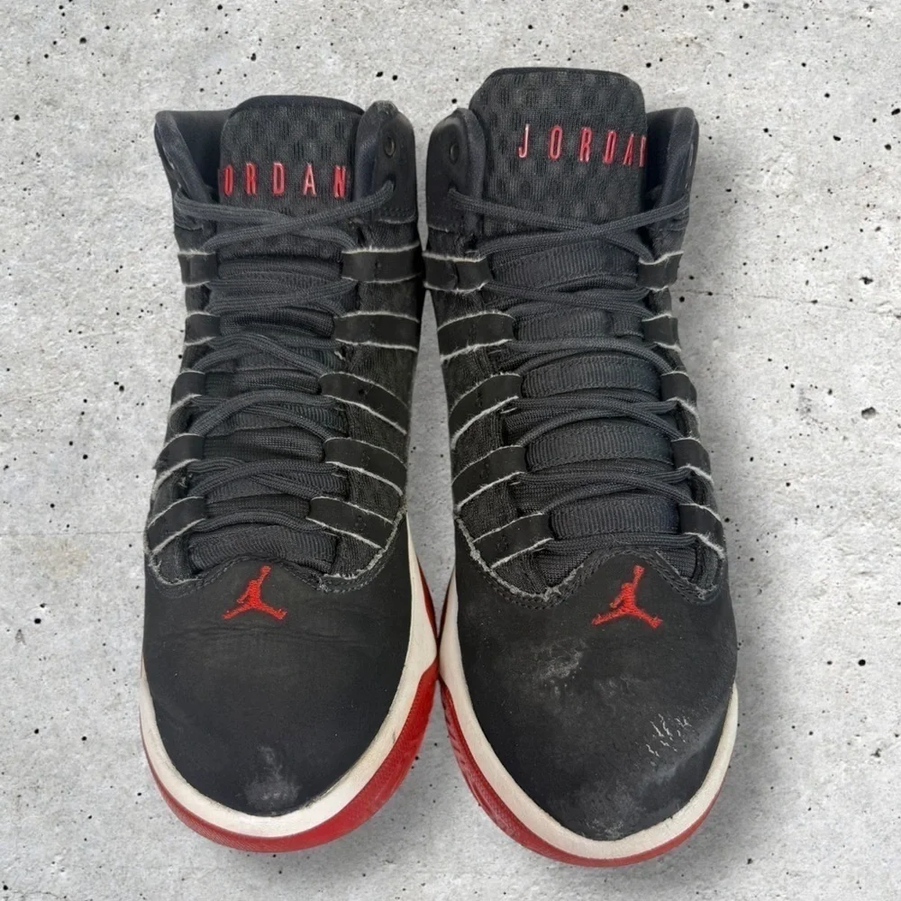 Kids Jordan Max Aura size 5.5Y